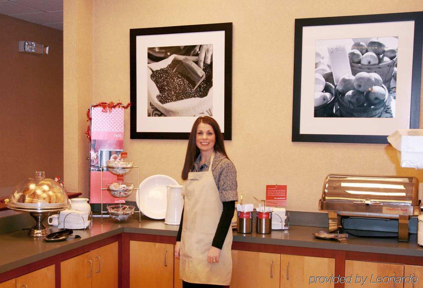 Hampton Inn Cleveland-Downtown Restaurante foto