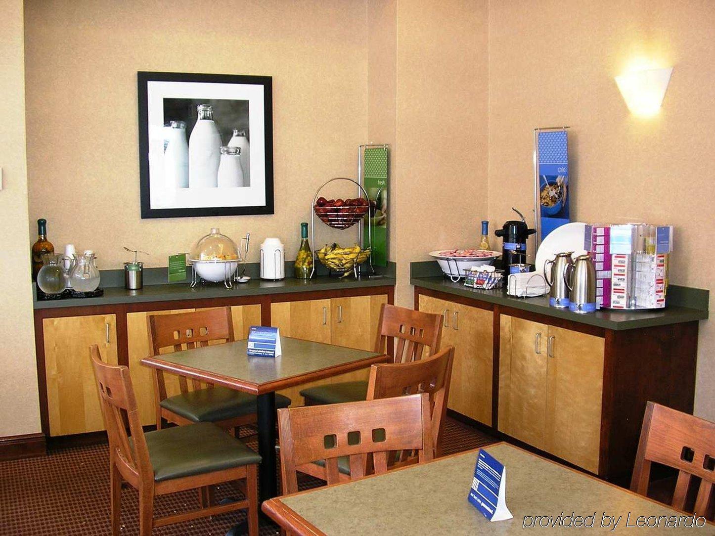 Hampton Inn Cleveland-Downtown Restaurante foto