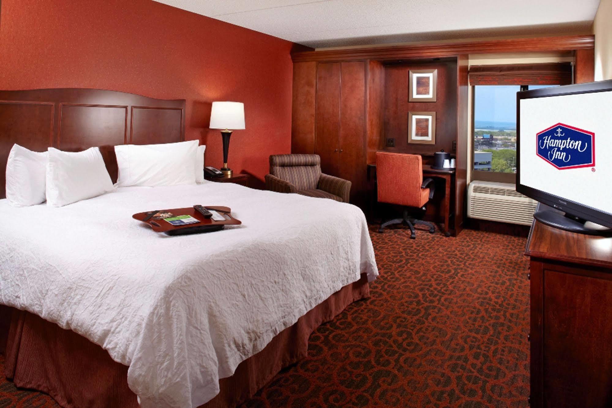 Hampton Inn Cleveland-Downtown Exterior foto